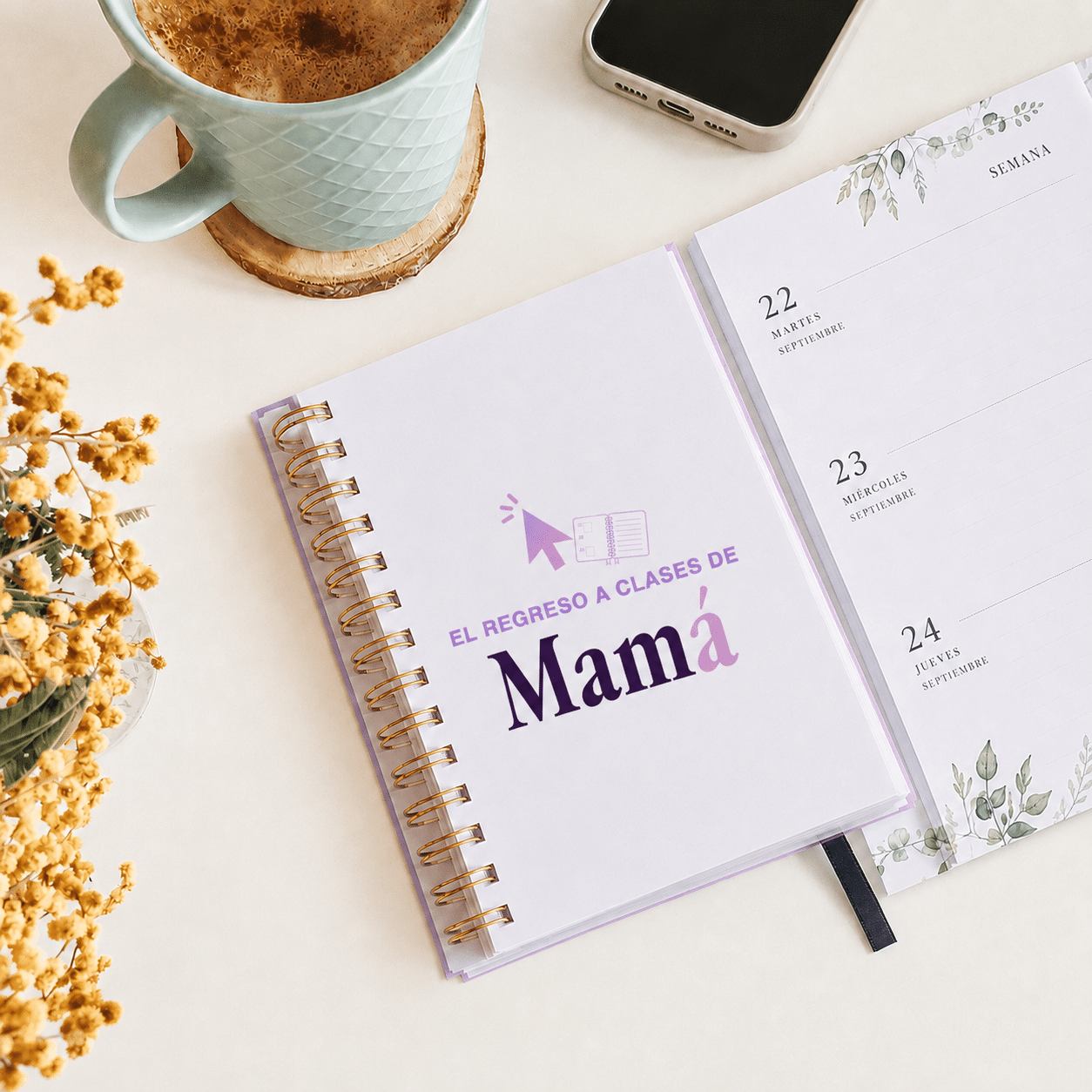Mamá disfrutando de su nuevo momento profesional en el regreso a clases